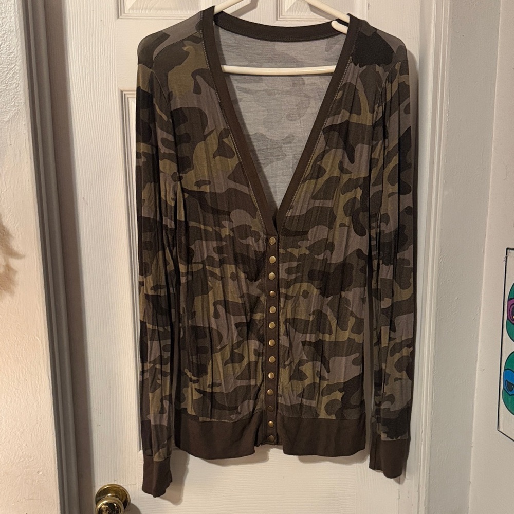 Camo Button-Front Women's Cardigan Sweater - Olive Green